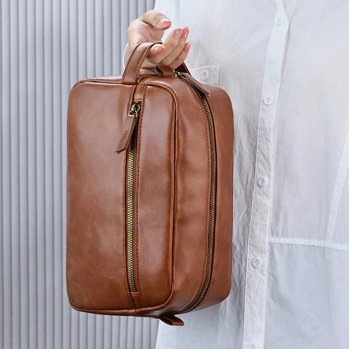 Men Vintage Luxury PU Leather Portable Toiletry Bag Travel Necessary Business Cases Male Hanging Double Layered Wash Bag